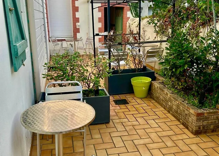 Apartament Zephyra Deluxe Dans Privee Avec Patio A Proximite